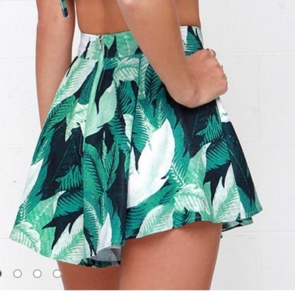 Lulus Leaf It To Me Tropical Green High Waist Shorts Size S - Picture 3 of 6